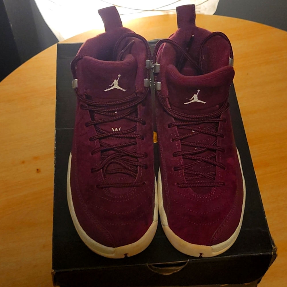 Kids air Jordan 12 retro Bordeaux. Size 4